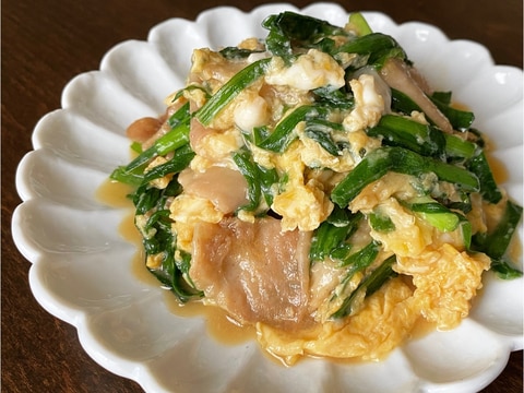 簡単‼︎節約レシピ♡鶏皮とニラの卵とじ風